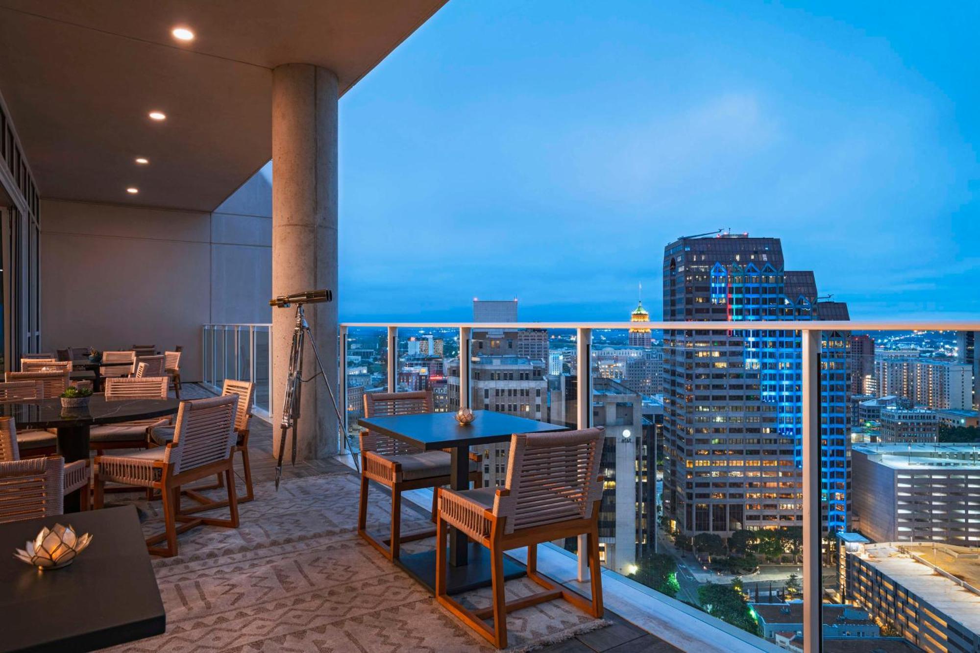Thompson San Antonio - Riverwalk, By Hyatt Exterior photo