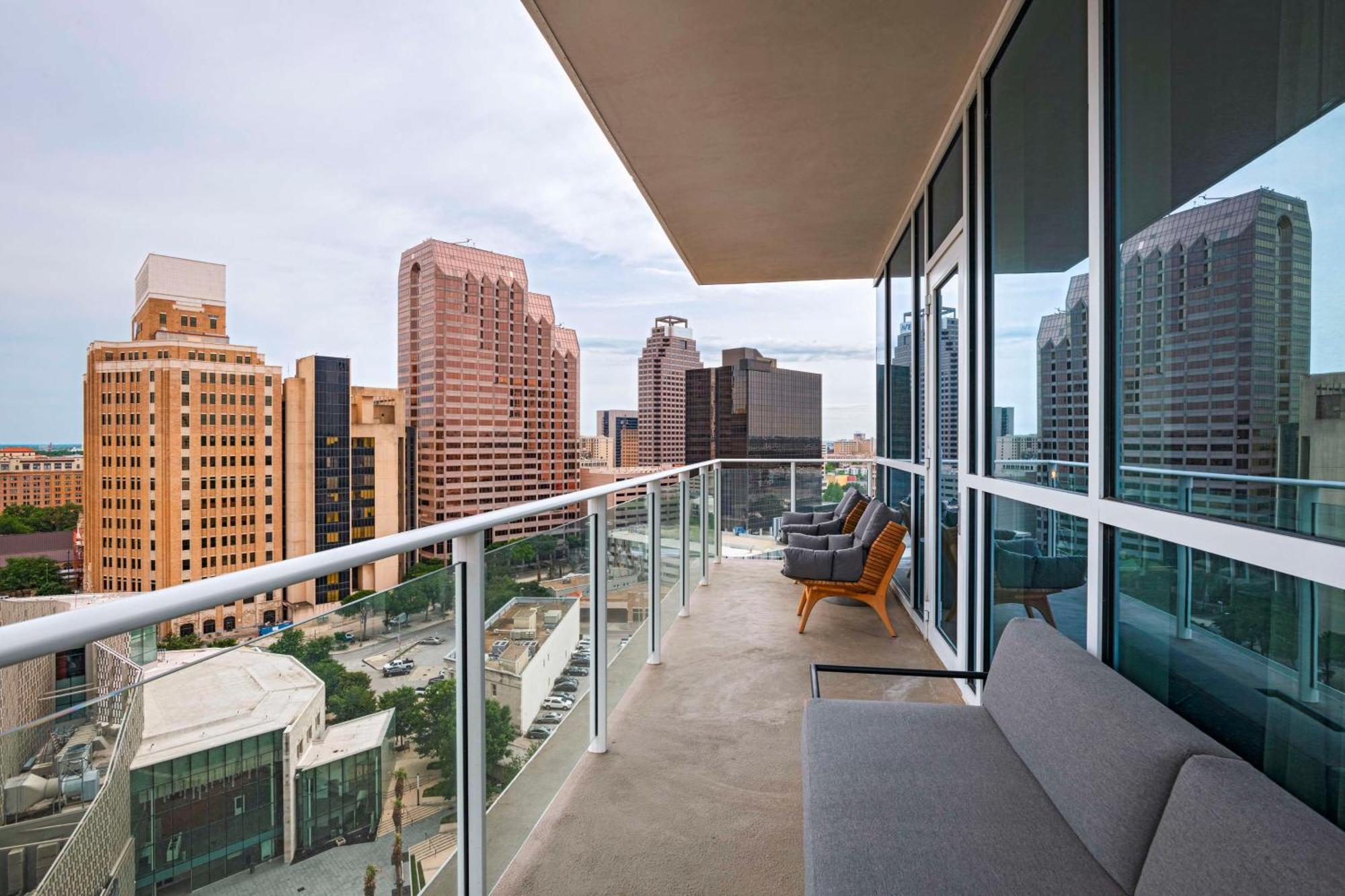 Thompson San Antonio - Riverwalk, By Hyatt Exterior photo